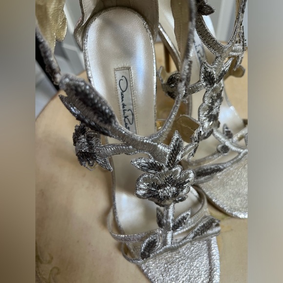 Oscar de la Renta Silver Floral Heels size 39 - Picture 5 of 5